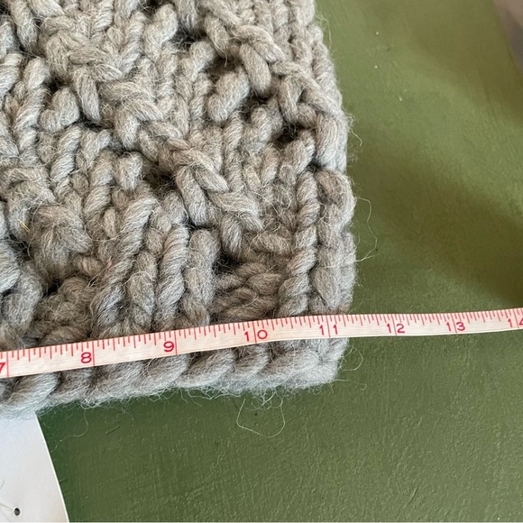 NWT Eugenia Kim BROOKE Neckwarmer/Snood/Infinity Scarf in Light Gray Wool *Peru* - Picture 4 of 7